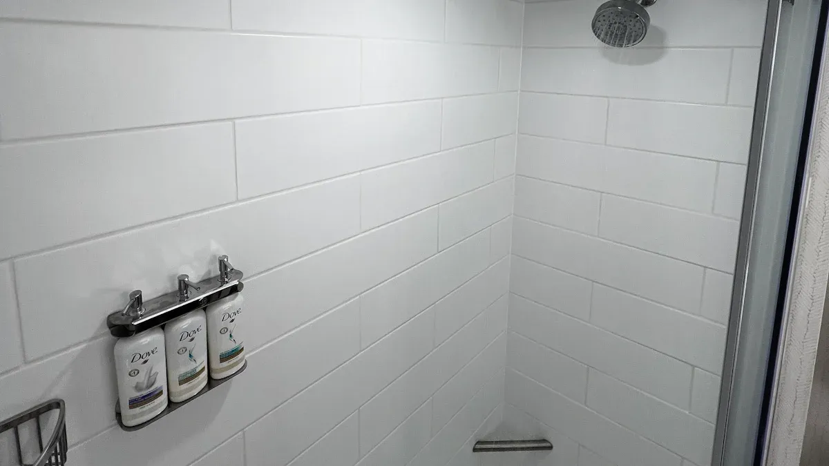 Hvor er vandtæt lineær belysning mest almindeligt installeret